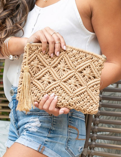 Diamond Pattern Straw Messenger Bag